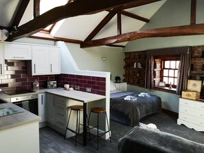 1 bedroom, desk, iron/ironing board, travel crib - Studio 3A, The Carriage House. (York)