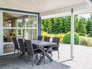 House | Outdoor dining - Holiday Home in OksbÃ¸l (Oksbol)