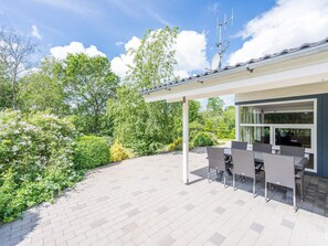 House | Outdoor dining - Holiday Home in OksbÃ¸l (Oksbol)