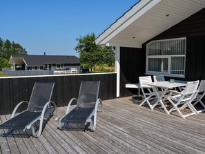 Balcony - 6 Person Holiday Home on a Holiday Park in Løkken (Lokken)