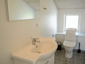 Shower - 6 Person Holiday Home on a Holiday Park in Løkken (Lokken)