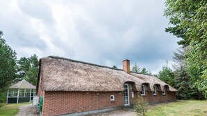 Exterior - 8 Person Holiday Home on a Holiday Park in Nørre Nebel (Norre Nebel)