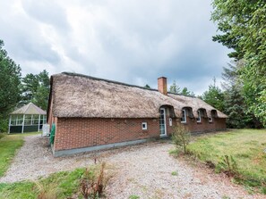 Exterior - 8 Person Holiday Home on a Holiday Park in Nørre Nebel (Norre Nebel)