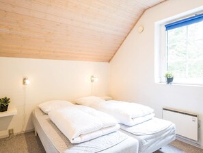 4 bedrooms, individually furnished, bed sheets - 8 Person Holiday Home on a Holiday Park in Nørre Nebel (Norre Nebel)