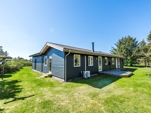 Exterior - 8 Person Holiday Home on a Holiday Park in Løkken (Lokken)
