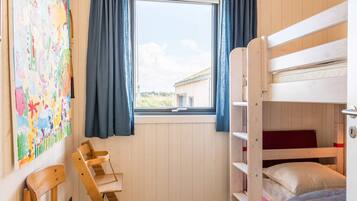4 bedrooms, individually furnished