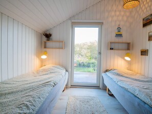4 bedrooms, individually furnished, bed sheets