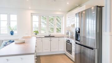 House | Private kitchen | Fridge, microwave, stovetop, dishwasher