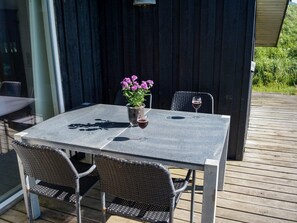 Outdoor dining - 6 Person Holiday Home on a Holiday Park in Løkken (Lokken)