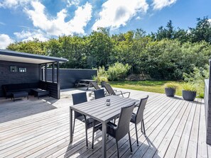 House | Outdoor dining - 4 Person Holiday Home in Hemmet (Hemmet)