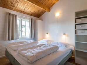 3 bedrooms, individually furnished, bed sheets - 6 Person Holiday Home in Fano (Fano)