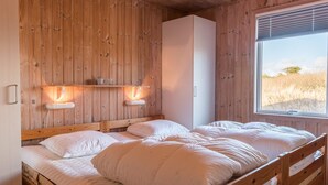 3 phòng ngủ, trang bị nội thất với thiết kế riêng biệt, bộ trải giường 