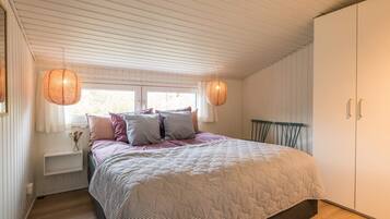House | 3 bedrooms, individually furnished, bed sheets