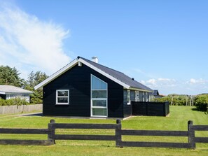 Exterior - 8 Person Holiday Home on a Holiday Park in Løkken (Lokken)