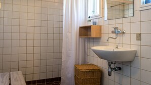 Bathroom - 6 Person Holiday Home on a Holiday Park in Pandrup (Pandrup)