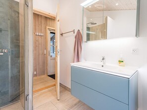 3 bedrooms, individually furnished, bed sheets - 6 Person Holiday Home on a Holiday Park in Nørre Nebel (Norre Nebel)