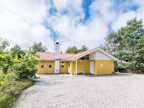 Exterior - 4 Star Holiday Home in Henne (Henne)