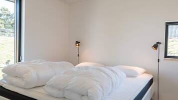 4 bedrooms, individually furnished, bed sheets