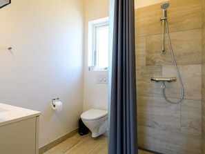 Bathroom - 8 Person Holiday Home in Fano (Fano)