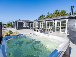 House | Outdoor dining