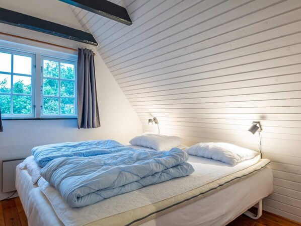 2 bedrooms, individually furnished, bed sheets - 4 Person Holiday Home in Fano (Fano)