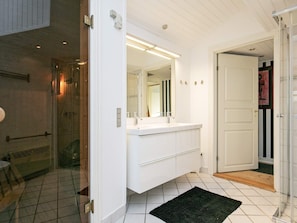 3 bedrooms, individually furnished
