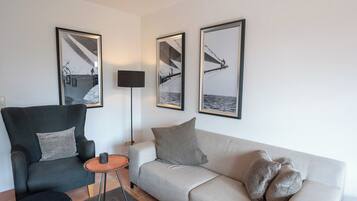 Fernseher, Kamin, DVD-Player, Tischtennisplatte