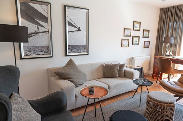 TV, fireplace, DVD player, ping pong