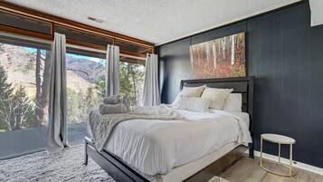 4 habitaciones, tabla de planchar con plancha, wifi y ropa de cama