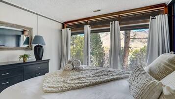 4 habitaciones, tabla de planchar con plancha, wifi y ropa de cama
