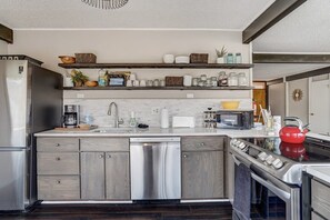 Coffee/tea maker, fridge, microwave, oven