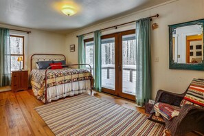 4 bedrooms, WiFi, bed sheets - This completely renovated Canaan Valley chalet offers it all, and more! (Canaan Valley)