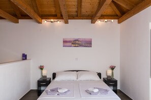 House (Two-Bedroom House with Terrace) | 2 bedrooms, iron/ironing board, bed sheets - Little Village House (Dubrovnik)