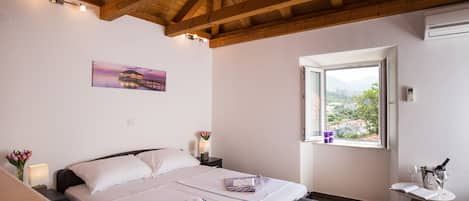 House (Two-Bedroom House with Terrace)