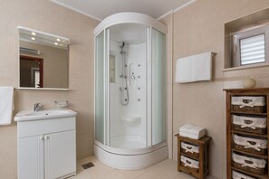 House (Two-Bedroom House with Terrace) | Bathroom - Little Village House (Dubrovnik)