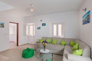 House (Two-Bedroom House with Terrace) | Living room | 25-inch flat-screen TV with digital channels, TV - Little Village House (Dubrovnik)