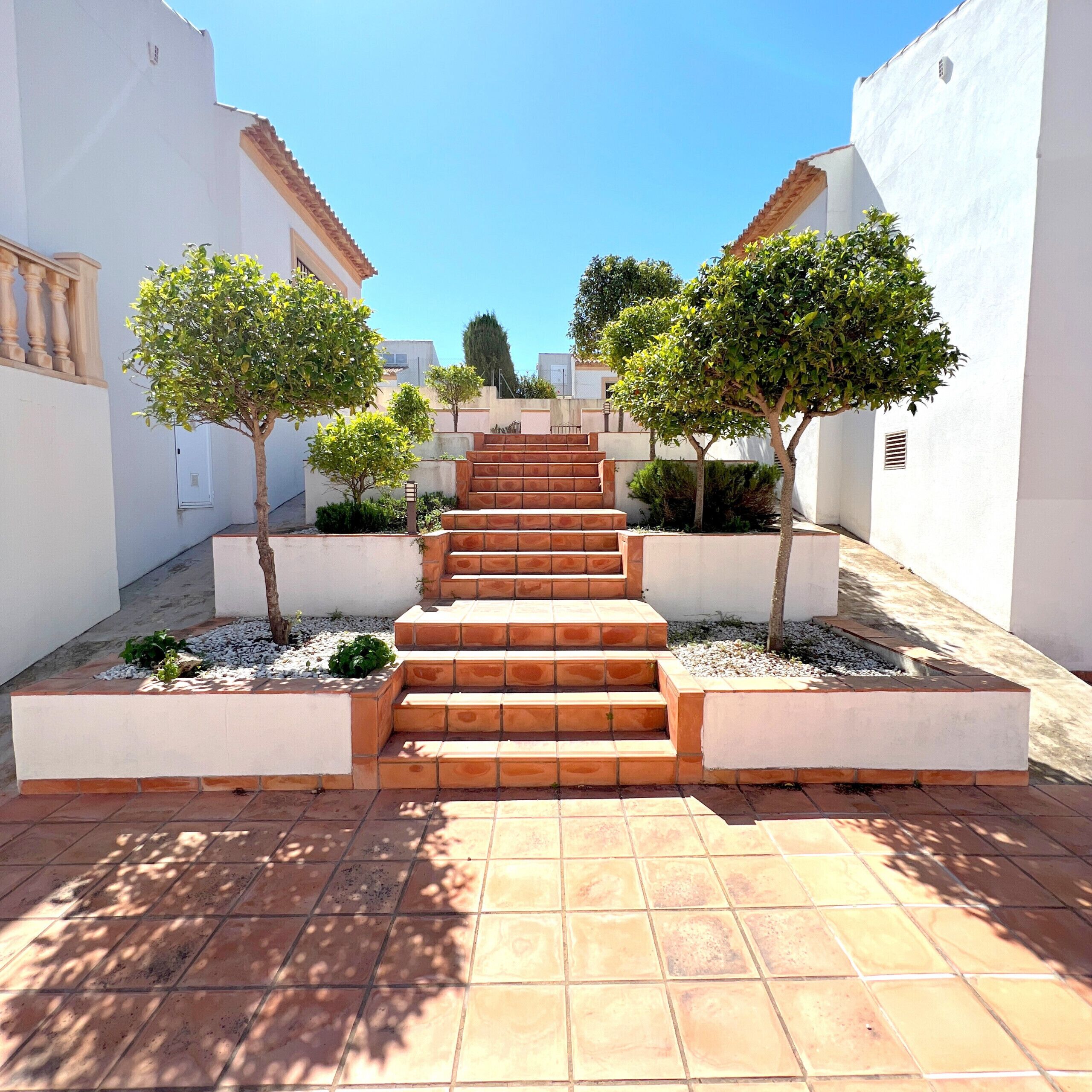 المنطقة المحيطة بالمنشأة