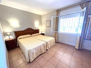 1 chambre, fer et planche à repasser, Wi-Fi gratuit, draps fournis