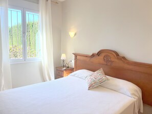 2 多间卧室、客房内保险箱、熨斗/熨衣板、免费 WiFi