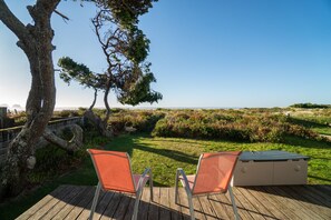 Property grounds - Beachfront! Walk the short path to the Beach, or enjoy the waves from the Deck (Rockaway Beach)