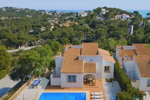 Unclassified image, 2 of 17, button