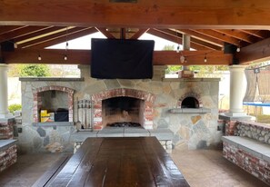 تناول الطعام بالخارج