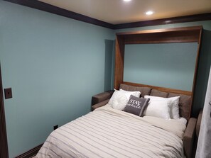1 bedroom, desk, WiFi - Rancho's Private Oasis (Rancho Cucamonga)