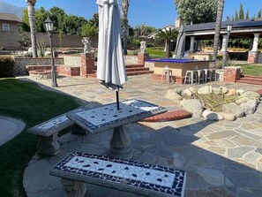 Outdoor dining - Rancho's Private Oasis (Rancho Cucamonga)