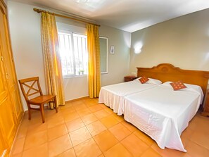 2 slaapkamers, een strijkplank/strijkijzer, gratis wifi, beddengoed