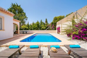 Unclassified image, 2 of 14, button