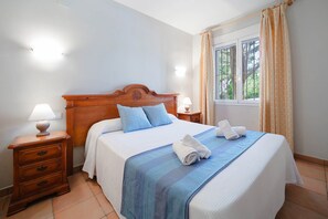 1 bedroom, in-room safe, iron/ironing board, free WiFi