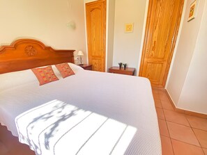 2 bedrooms, in-room safe, iron/ironing board, free WiFi