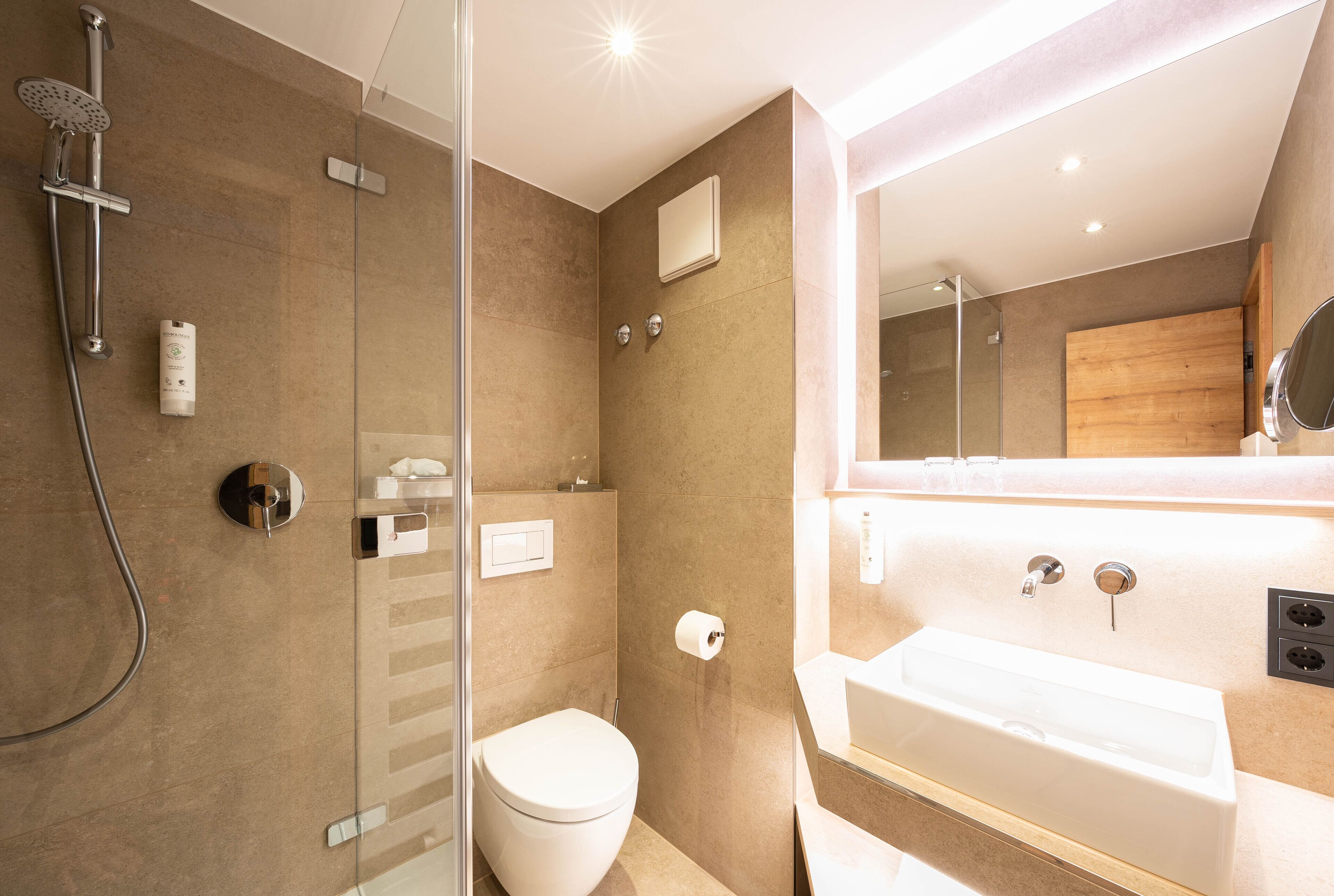 double room, balcony | 1 bedroom, in-room safe, desk, laptop workspace