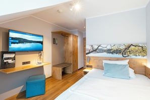 Single Room | 1 bedroom, in-room safe, desk, laptop workspace